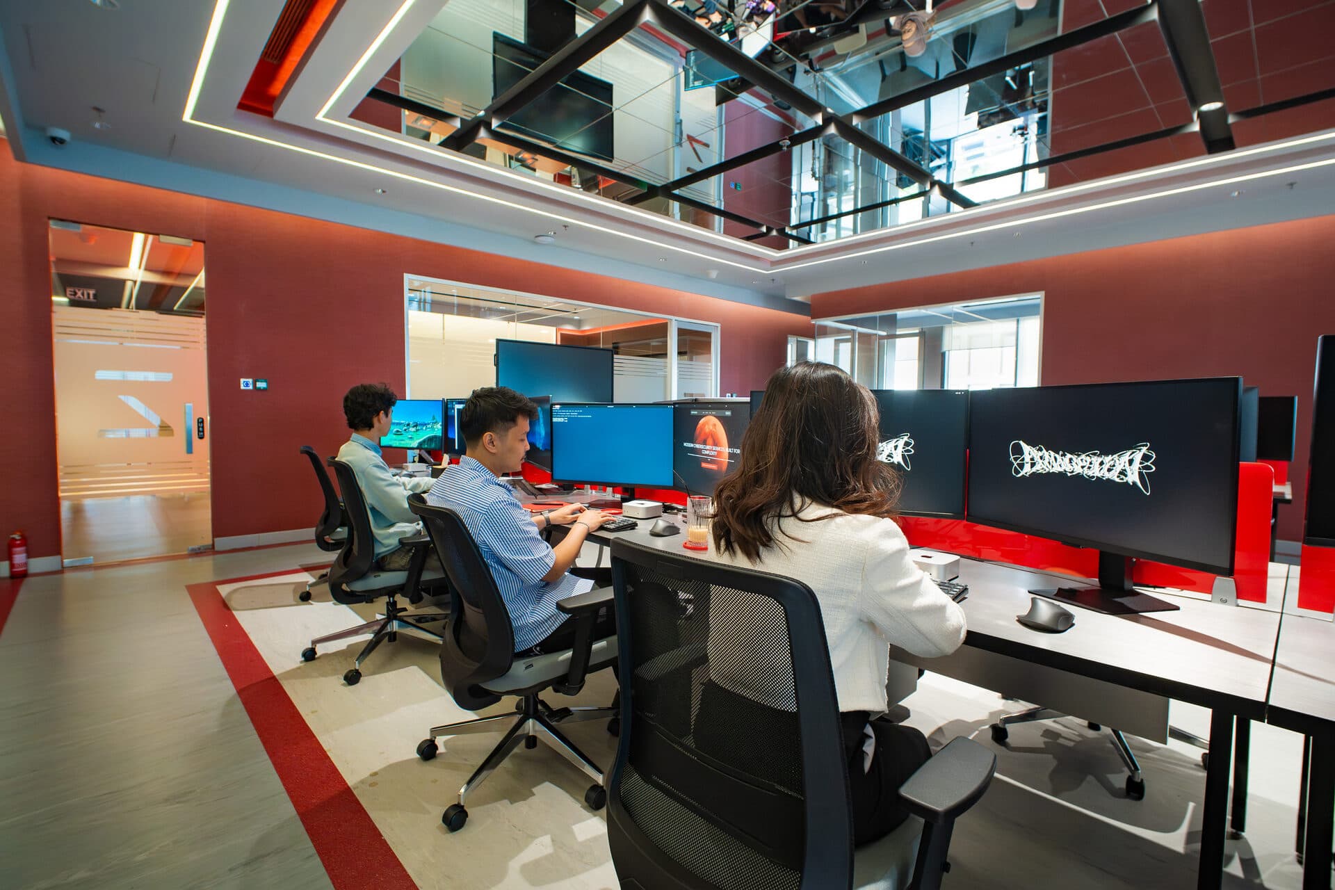 Zentara analysts at work on the operations floor